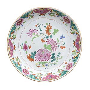 A LARGE QING DYNASTY FAMILLE ROSE DISH19th ... 