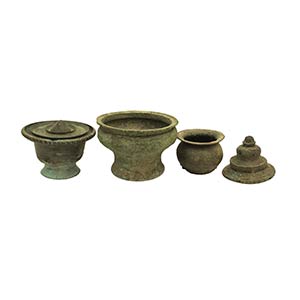 FOUR INDONESIAN BRONZE CONTAINERSthe larger ... 
