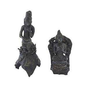 TWO INDONESIAN BRONZE FINIALS10,5 and 14 cm ... 