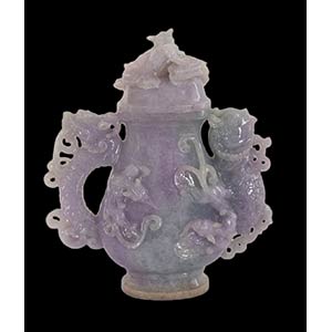 A 20TH CENTURY CHINESE JADEITE CARVING OF A ... 