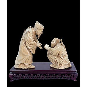 AN EARLY 20TH CENTURY CHINESE IVORY CARVING ... 