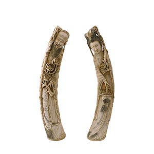A PAIR OF LARGE EARLY 20TH CENTURY IVORY ... 