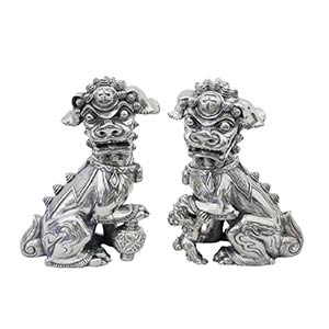 A PAIR OF LATE QING DYNASTY SILVER FOIL ... 