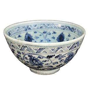 A MING DYNASTY BLUE AND WHITE ... 