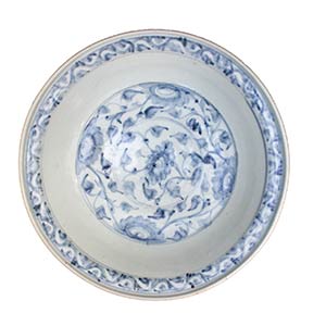 A MING DYNASTY BLUE AND WHITE DISHlate 15th ... 