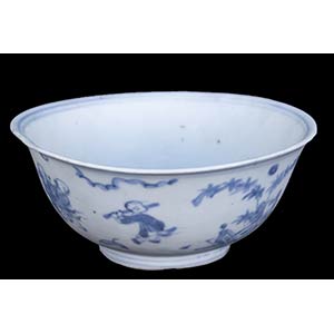 A MING DYNASTY BLUE AND WHITE BOWL ... 