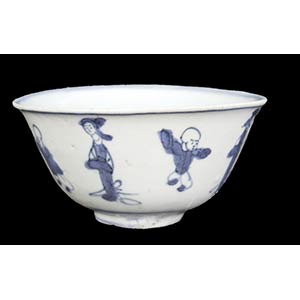 A MING DYNASTY BLUE AND WHITE BOWL16th ... 