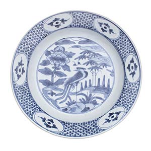 A WANLI PERIOD SWATOW BLUE AND WHITE ... 