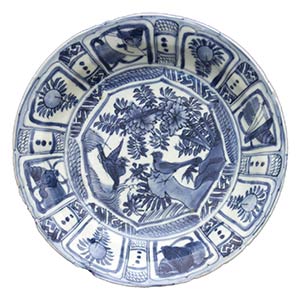 A LATE MING DYNASTY ‘KRAAK’ BLUE AND ... 
