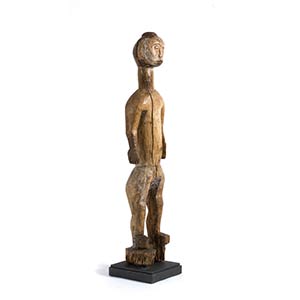 AN IDOMA WOODEN STANDING MALE FIGURE FROM ... 