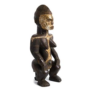 AN IDOMA WOODEN SEATED FEMALE FIGURE FROM ... 