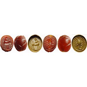 Lot made of two carnelian engraved scarabs: ... 