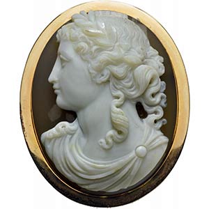 Attractive and large cameo in double-layer ... 