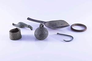 Group of 6 Bronze Objects, 1st century BC - ... 