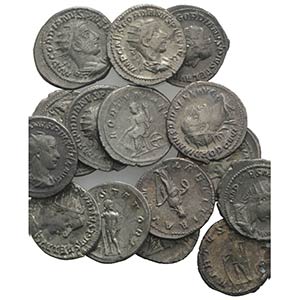 Lot of 15 Roman AR Antoninianii, including ... 