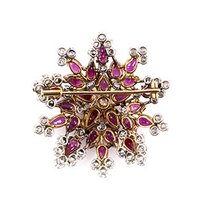DIAMOND AND RUBY GOLD BROOCH - ... 