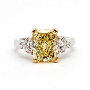 FANCY YELLOW DIAMOND GOLD RING - SIGNED ... 