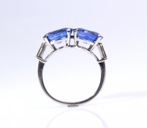 SAPPHIRE AND DIAMOND GOLD RING - ... 