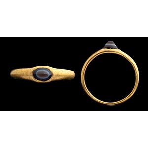 A roman gold ring, with a three-layer ... 