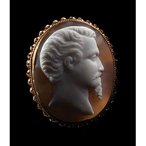 Large shell cameo mounted in a ... 