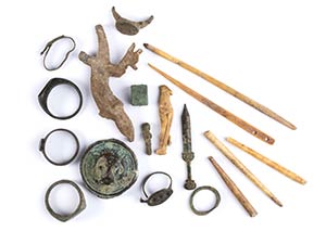 Group of several Roman bronze and bone ... 