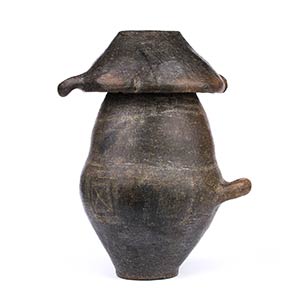 Villanovan cinerary urn with lid 8th - 7th ... 