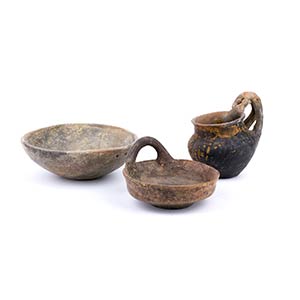Tre vasi etruschi in impasto VII secolo a.C. ... 