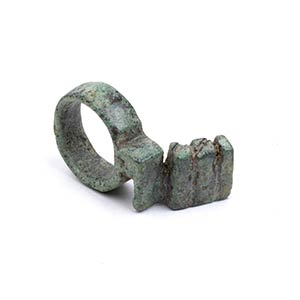 Anello con chiave in bronzo I - III secolo ... 