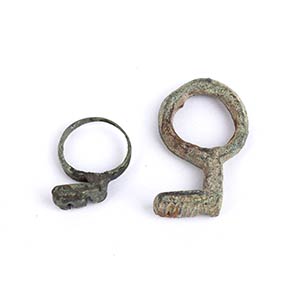 Coppia di anelli con chiave in bronzo I - ... 