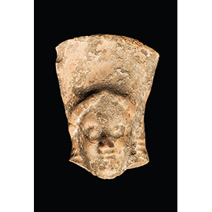 Head of a terracotta kore in Daedalic style ... 