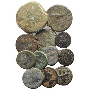 Mixed lot of 12 Greek and Roman Æ coins, to ... 