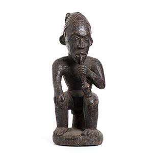 A WOOD FIGURE WITH PIPE Cameroon  62 cm high ... 