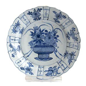 A BLUE-AND-WHITE KRAAK PORCELAIN DISH China, ... 