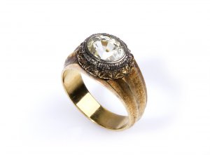 YELLOW SAPPHIRE AND GOLD RINGRealized in 750 ... 