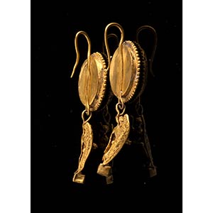 A very fine pair of greek gold ... 