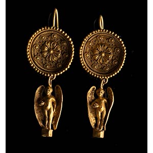 A very fine pair of greek gold ... 