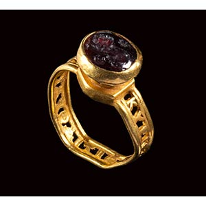 A fine Byzantine gold ring with ... 