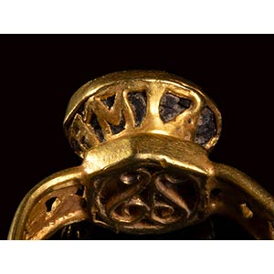 A fine Byzantine gold ring with ... 