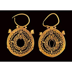 Pair of byzantine gold openwork earrings.H. ... 