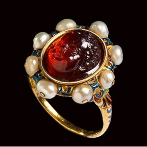 An extraordinary  papal gold ring, ... 