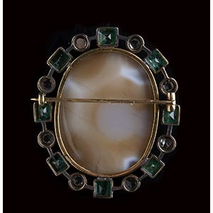 A neoclassical three layers agate ... 