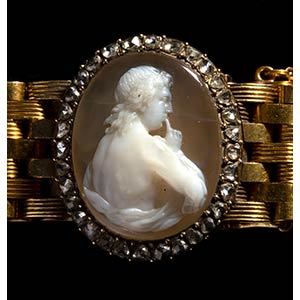 A fine  agate cameo mounted in a ... 