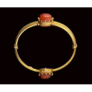 An important gold bracelet with ... 