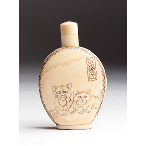 Engraved cats, Ivory snuff bottle;
XX ... 