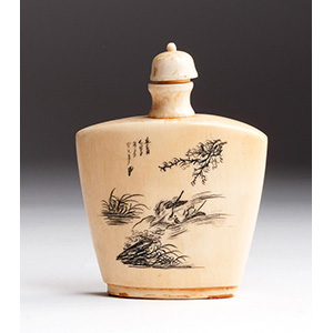 Engraved Ivory snuff bottle;
XX century; 6,2 ... 
