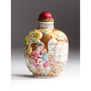 Painted porcelain snuff bottle, Qianlong ... 