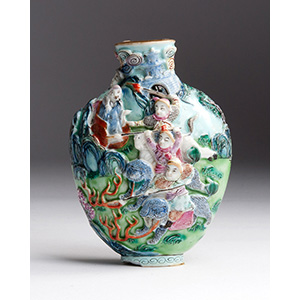 Painted Porcelain snuff bottle; XIX Century; ... 
