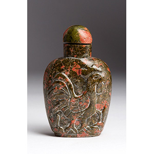 Carved hardstone snuff bottle;
XX Century; ... 