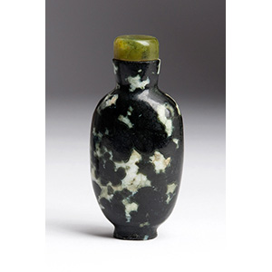 Hardstone snuff bottle; XX Century; 5 cm;
