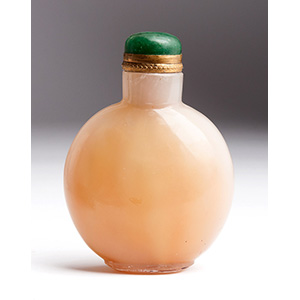 Carved chalcedony snuff bottle;
XX Century; ... 